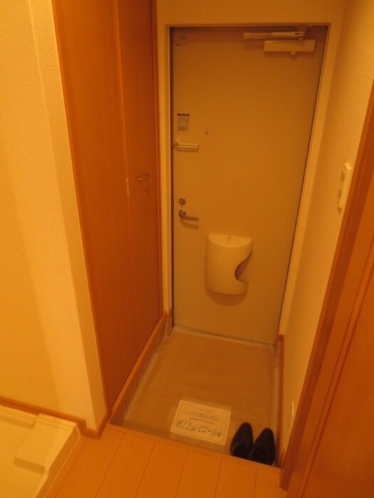 物件内観写真14　(玄関)