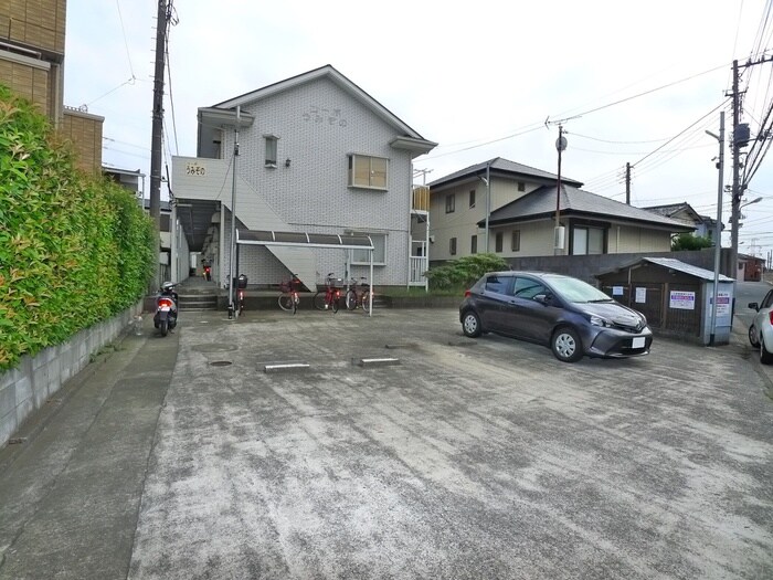 物件外観写真2　(駐車場)