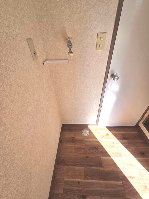 物件内観写真14　(洗濯機置場)