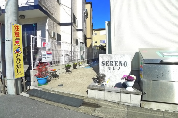 物件外観写真3　(エントランス部分)