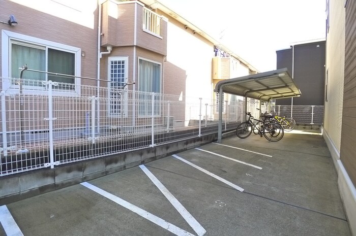 物件外観写真4　(駐輪場)