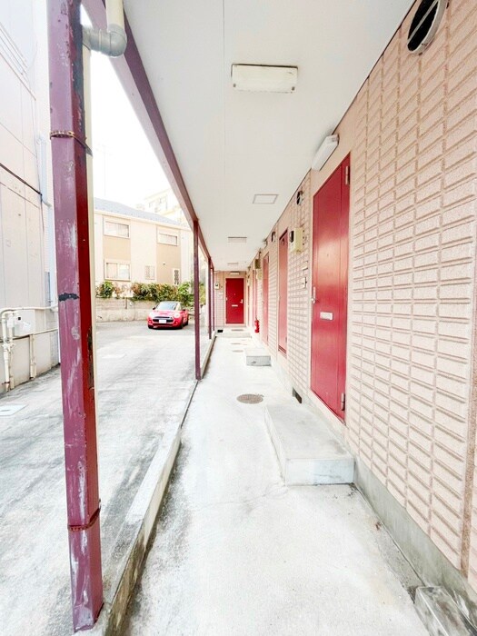 物件外観写真3　(エントランス部分)