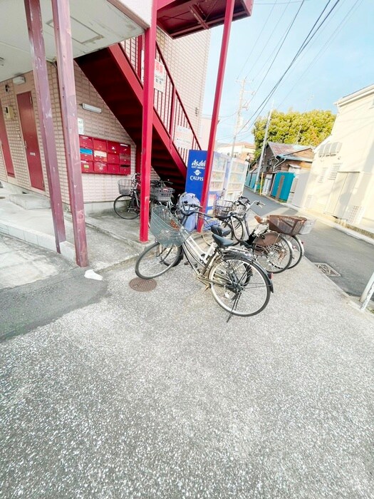 物件外観写真4　(駐輪場)