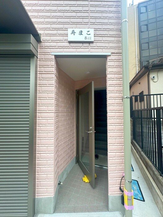 物件外観写真2　(エントランス部分)