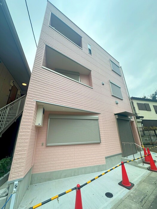 物件外観写真3　(駐車場)