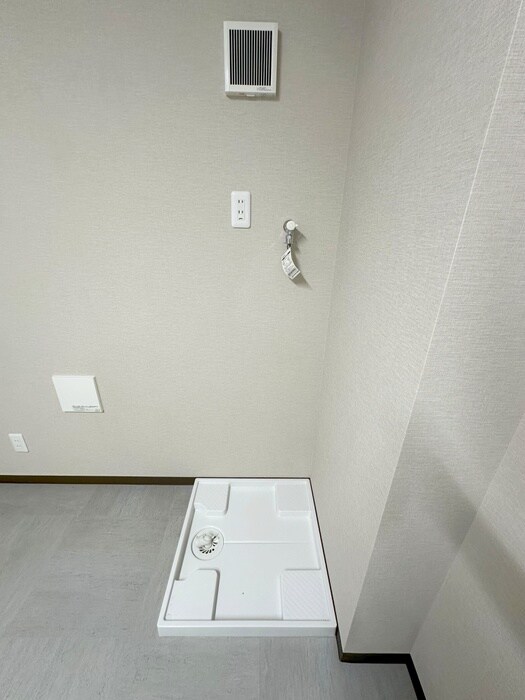 物件内観写真11　(洗濯機置場)