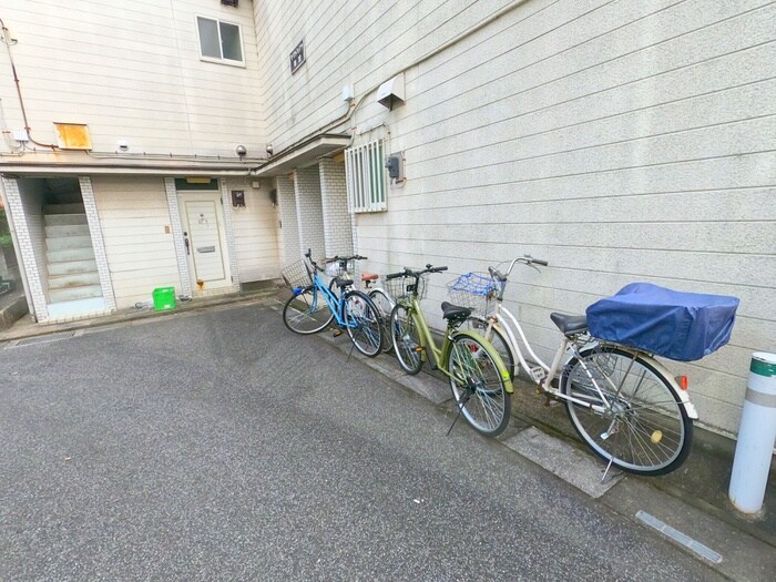 物件外観写真3　(駐輪場)