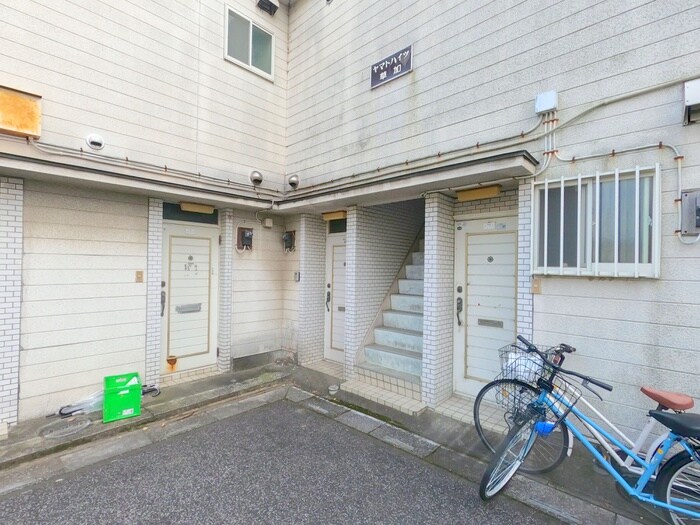 物件外観写真4　(エントランス部分)