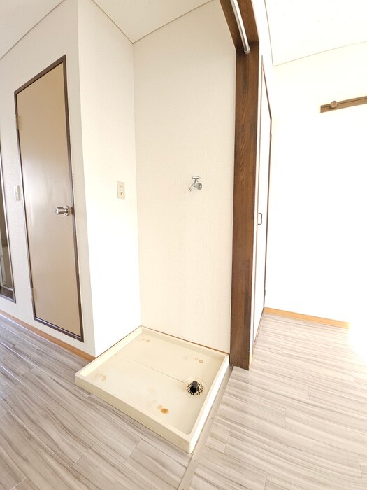 物件内観写真12　(洗濯機置場)