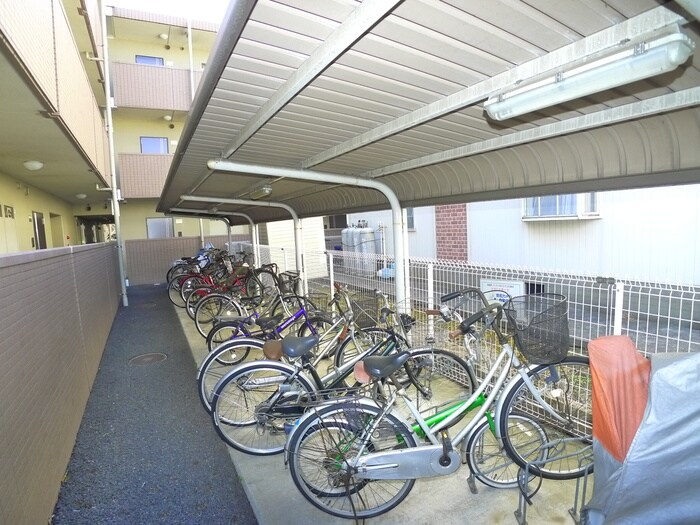 物件外観写真3　(駐輪場)