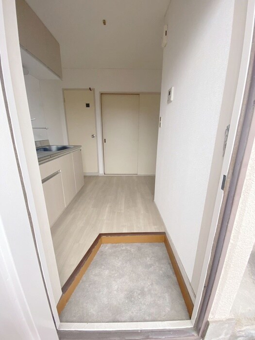 物件内観写真18　(玄関)