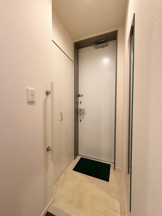 物件内観写真6　(玄関)