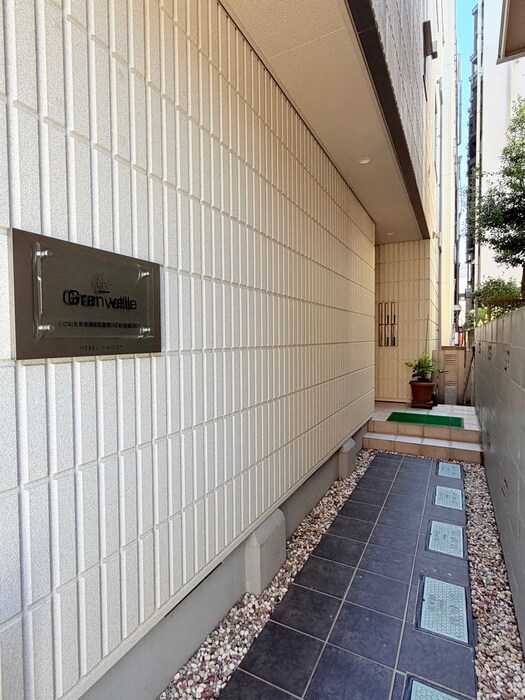 物件外観写真3　(エントランス部分)