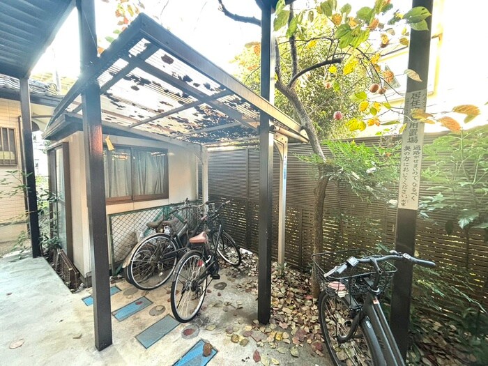 物件外観写真5　(駐輪場)