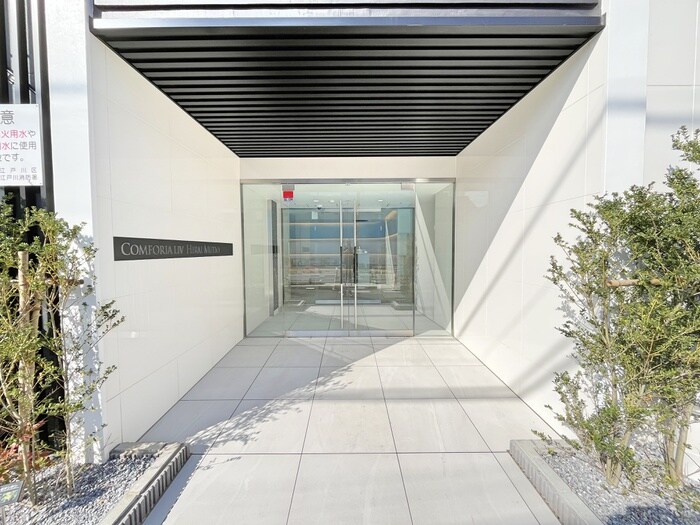 物件外観写真2　(エントランス部分)