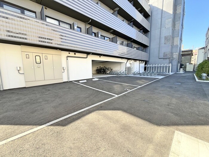 物件外観写真4　(駐車場)