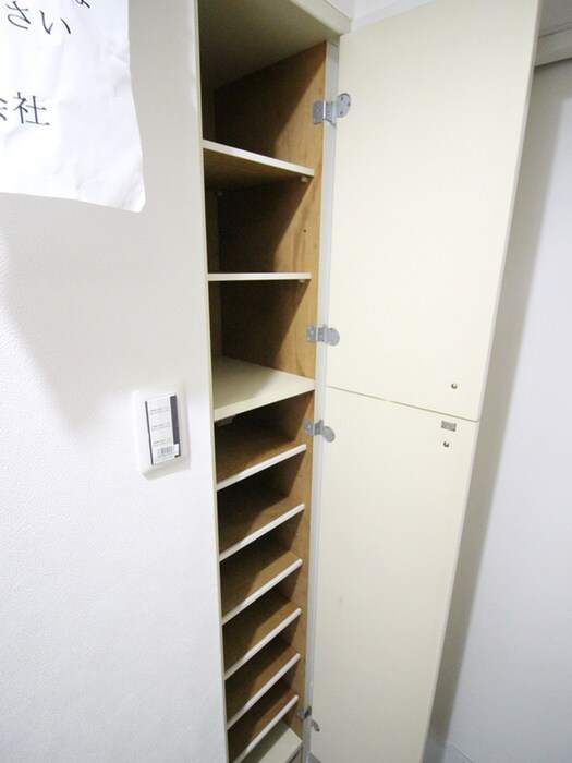 物件内観写真8　(靴箱)