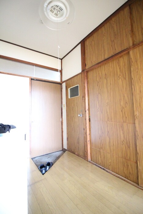 物件内観写真12　(玄関)