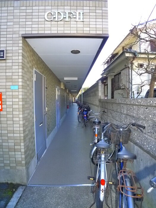 物件外観写真2　(エントランス部分)