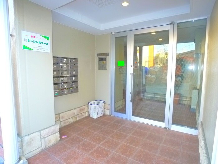 物件外観写真4　(エントランス部分)