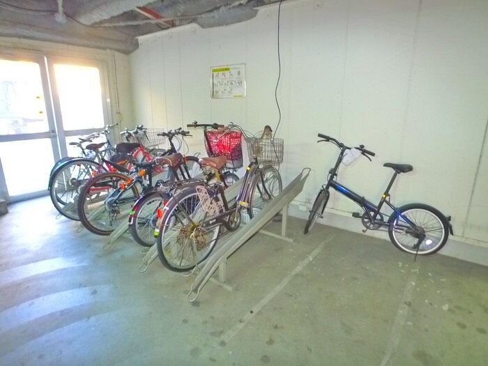 物件外観写真5　(駐輪場)