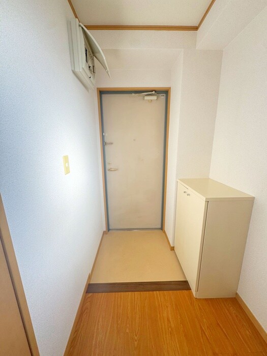 物件内観写真16　(玄関)