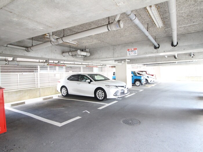 物件外観写真2　(駐車場)