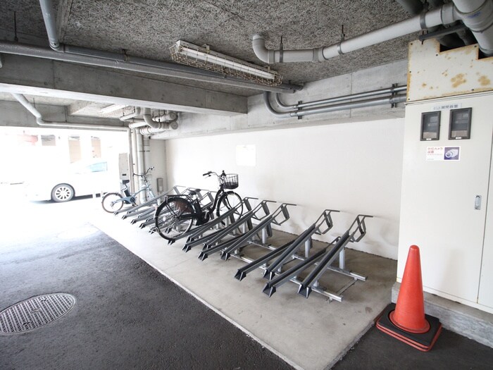 物件外観写真5　(駐輪場)