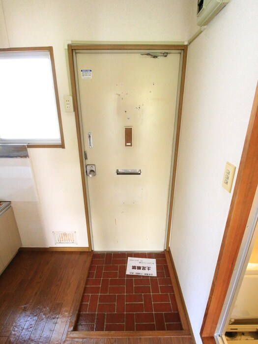 物件内観写真8　(玄関)