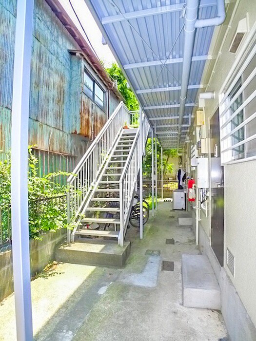 物件外観写真6　(エントランス部分)