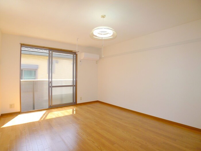 物件内観写真9　(室内からの展望)