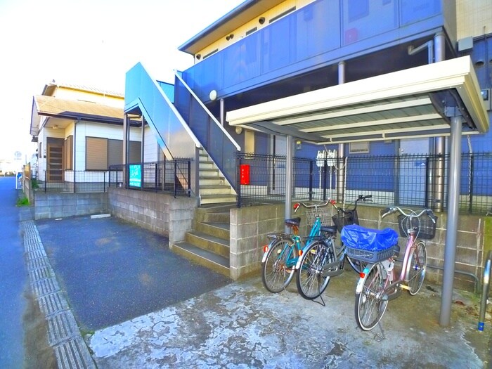 物件外観写真3　(駐輪場)
