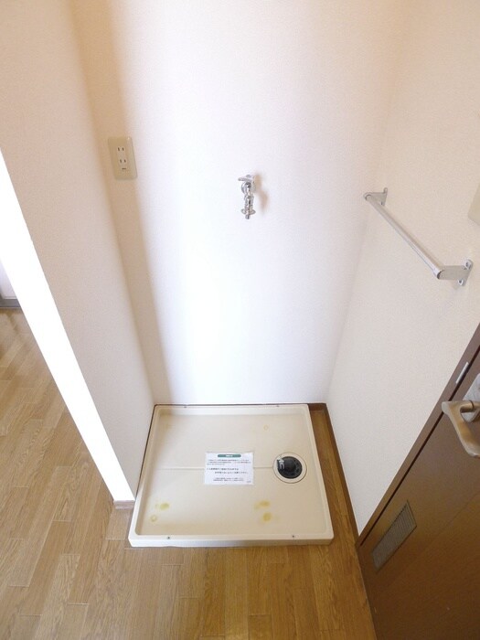 物件内観写真18　(洗濯機置場)