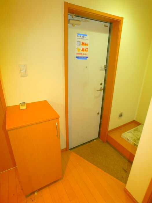 物件内観写真16　(玄関)