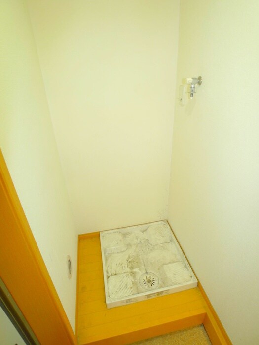 物件内観写真17　(洗濯機置場)