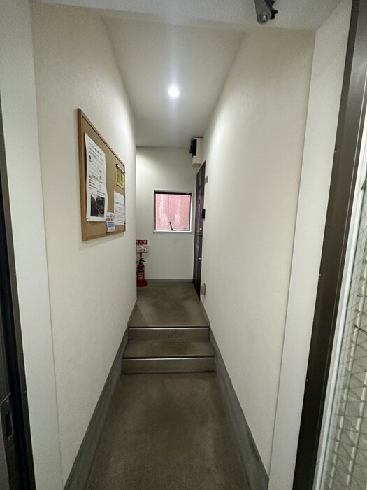 物件外観写真4　(エントランス部分)