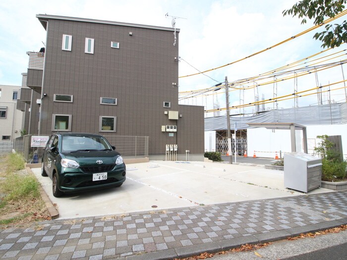 物件外観写真2　(駐車場)