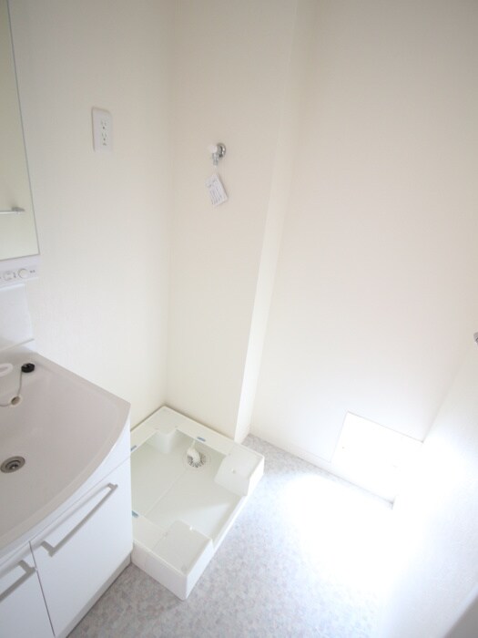 物件内観写真18　(洗濯機置場)