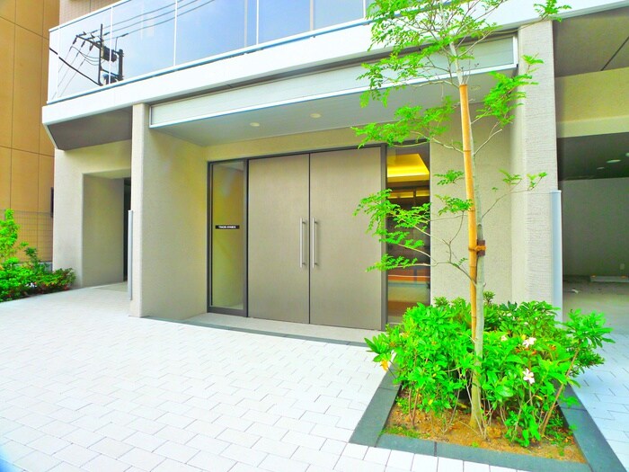 物件外観写真3　(エントランス部分)