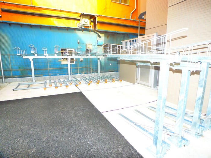 物件外観写真5　(駐輪場)