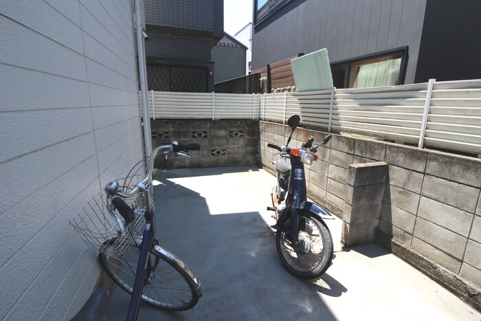 物件外観写真3　(駐輪場)