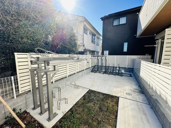 物件外観写真2　(駐輪場)