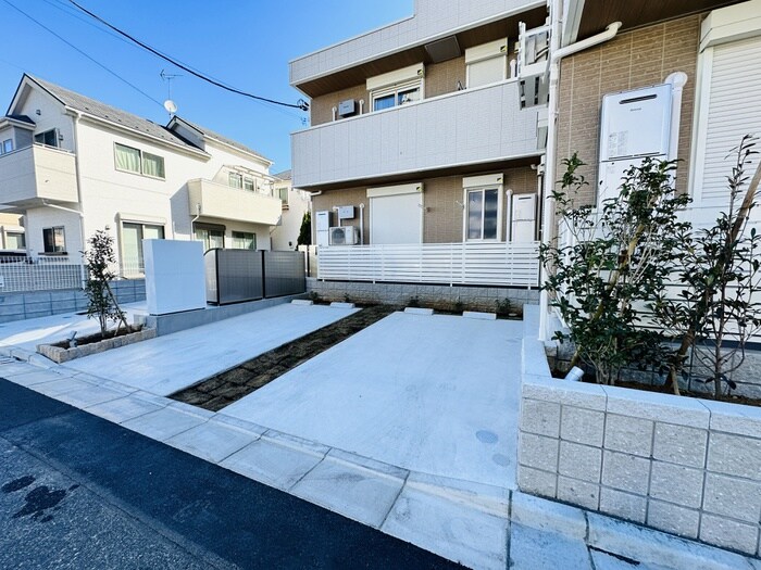 物件外観写真3　(駐車場)