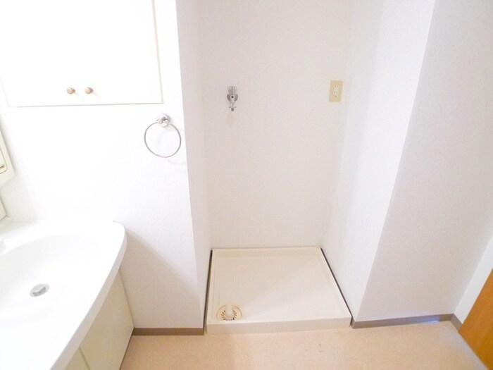 物件内観写真17　(洗濯機置場)