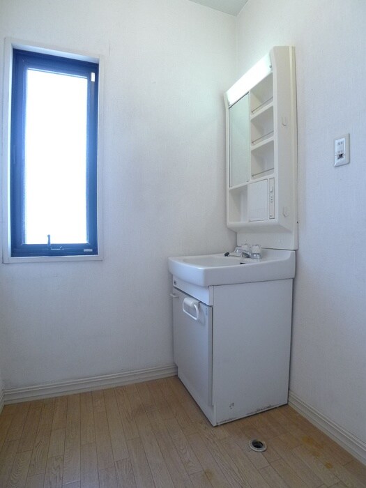 物件内観写真18　(洗濯機置場)