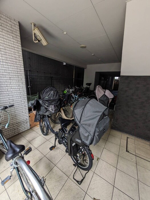 物件外観写真5　(駐輪場)