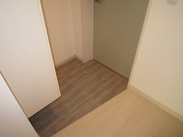物件内観写真16　(玄関)