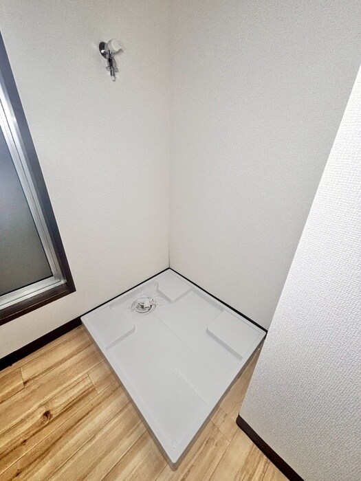 物件内観写真12　(洗濯機置場)