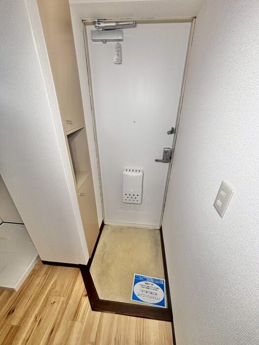 物件内観写真16　(玄関)