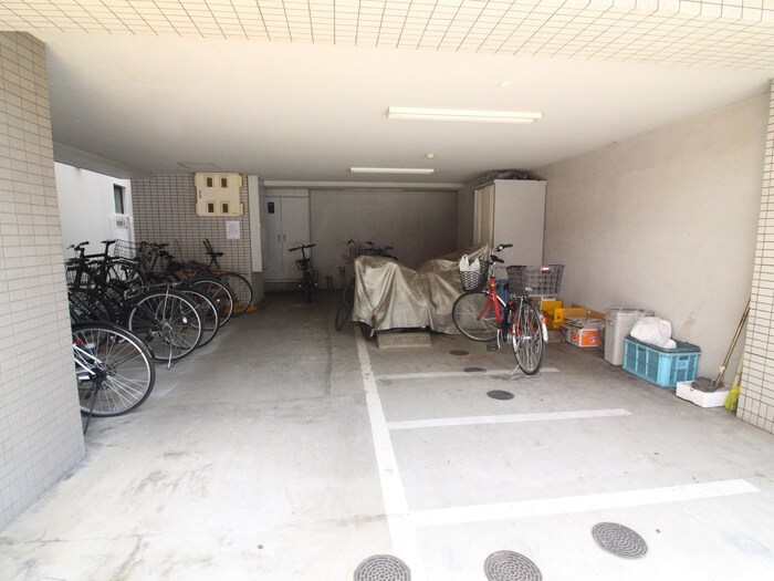 物件外観写真5　(駐輪場)